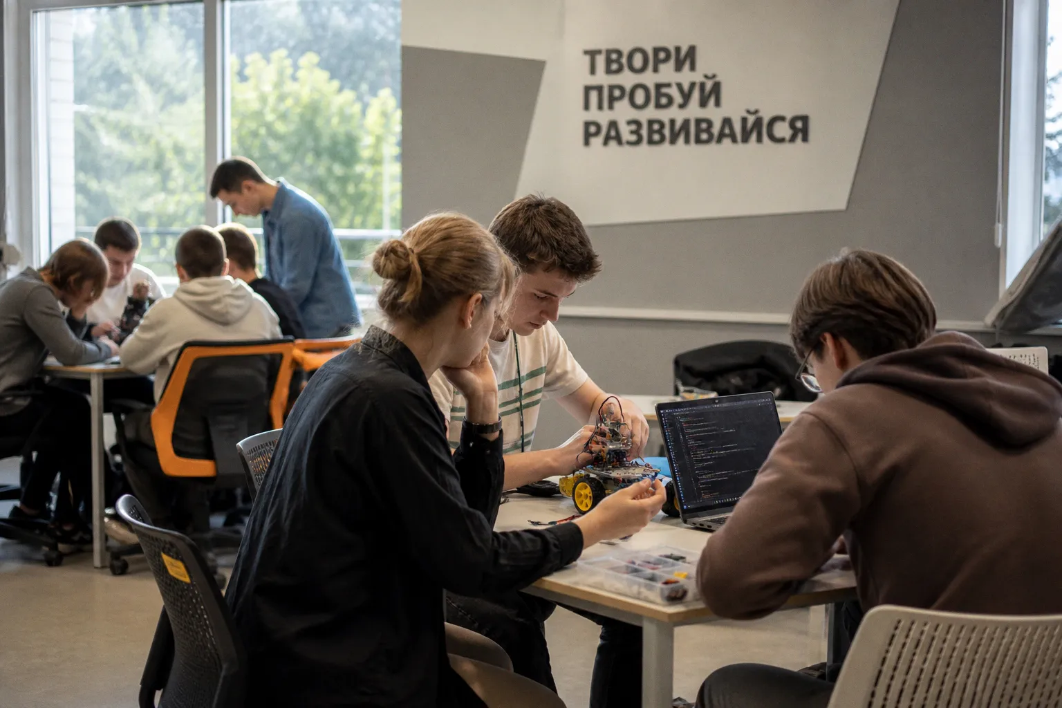 Будущее школьного образования: ИИ, прикладные навыки и психологическая устойчивость
