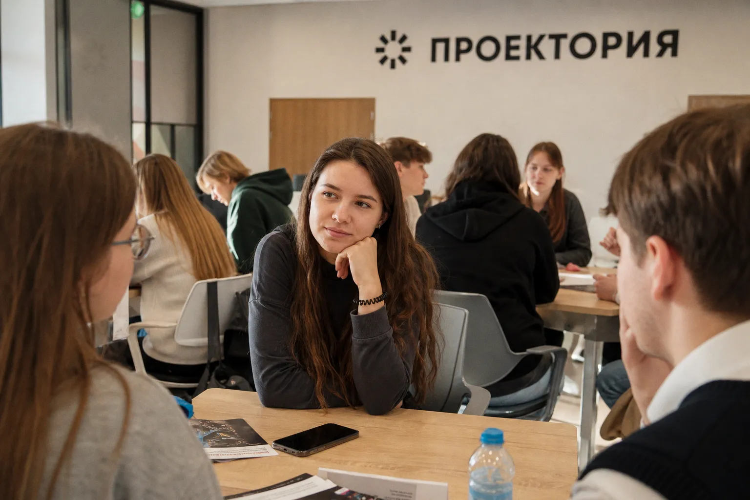 Выбор между вузом и колледжем: как построить образовательный маршрут без лишней тревоги